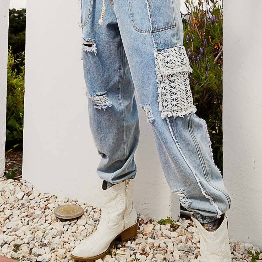 POL Denim joggers with crochet accents - Picture 3 of 4